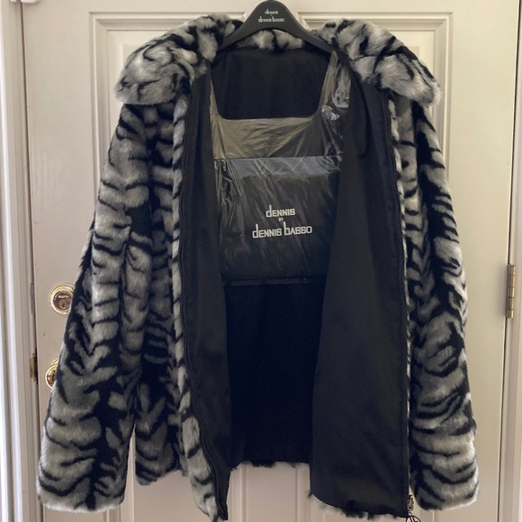 Dennis Basso Faux Fur Coat/Reversible to Washable Satin/M/NEW/NEVER WORN! - Picture 5 of 6